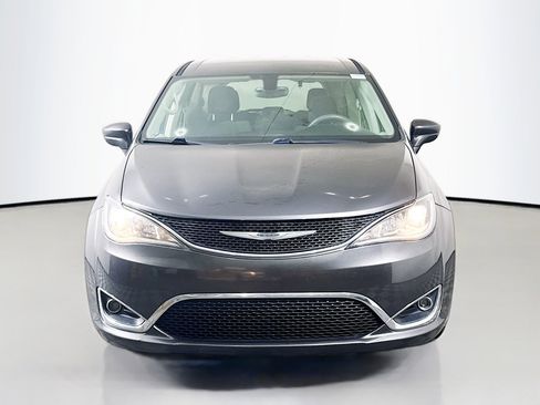 Used 2018 Chrysler Pacifica Touring Plus w/ Tire & Wheel Group image 2