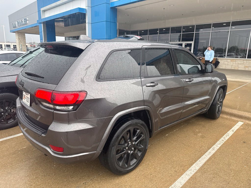 Used 2019 Jeep Grand Cherokee Altitude RWD image 3