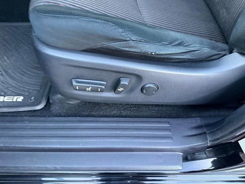 Used 2011 Toyota 4Runner SR5 w/ Convenience Pkg image 12