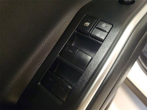 Used 2022 Toyota Highlander XLE image 21