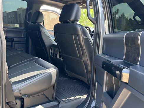 Used 2022 Ford F250 Lariat w/ Black Appearance Package AWD/4WD image 31