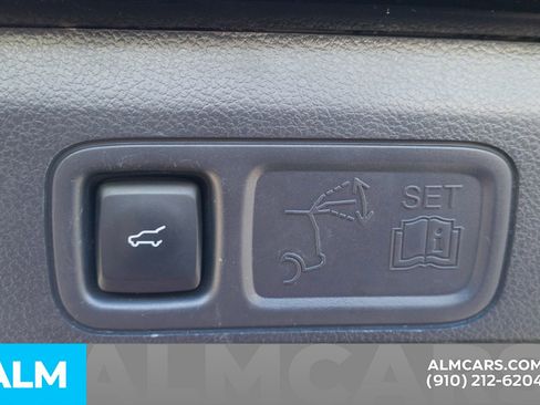 Used 2024 Ford Expedition XLT image 10