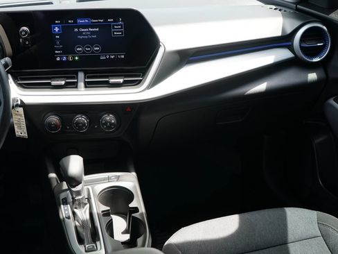 Used 2024 Chevrolet Trax LS w/ LS Convenience Package FWD image 21