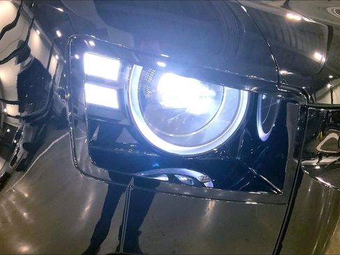 New 2026 Land Rover Defender 110 X-Dynamic SE image 13