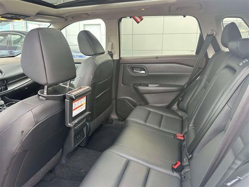 Certified 2023 Nissan Rogue SV w/ SV Premium Package image 10