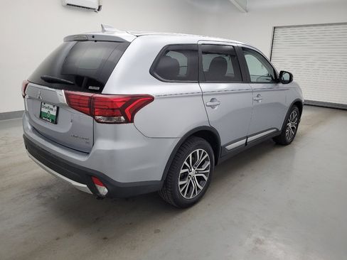 Used 2017 Mitsubishi Outlander SE AWD/4WD image 10