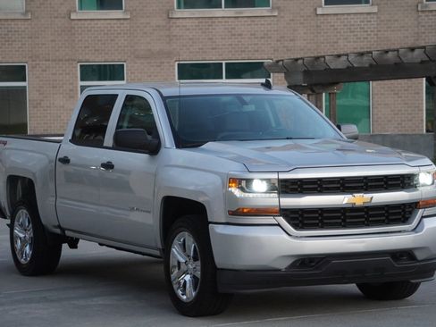 Used 2018 Chevrolet Silverado 1500 Custom w/ Custom Convenience Package image 28