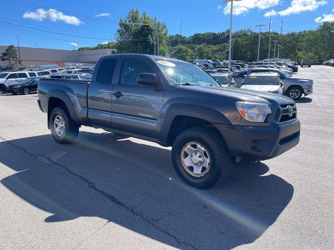 Used 2015 Toyota Tacoma 4x4 Access Cab w/ Convenience Package image 6