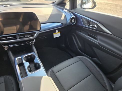 New 2026 Chevrolet Equinox EV LT w/ LPO, Blackout Package image 17