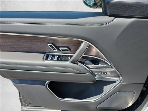 New 2025 Land Rover Range Rover Long Wheelbase SE image 27
