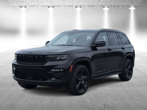 Used 2024 Jeep Grand Cherokee Limited w/ Luxury Tech Group II AWD/4WD image 4