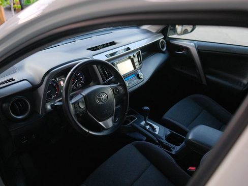 Used 2016 Toyota RAV4 XLE FWD image 6