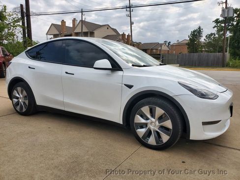 Used 2022 Tesla Model Y Long Range image 6
