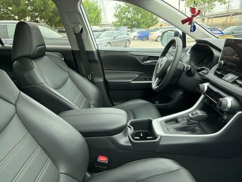 Used 2023 Toyota RAV4 XLE Premium image 3