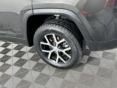 Certified 2024 Jeep Grand Cherokee Limited image 42