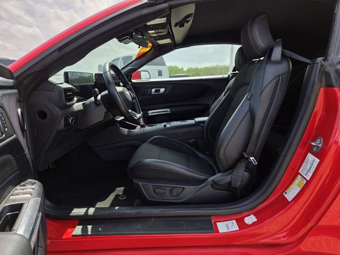 Used 2024 Ford Mustang Convertible RWD image 14