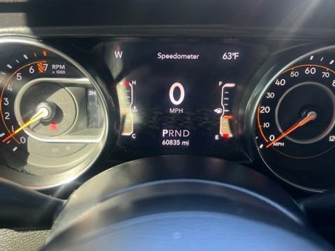 Used 2022 Jeep Gladiator Sport AWD/4WD image 6
