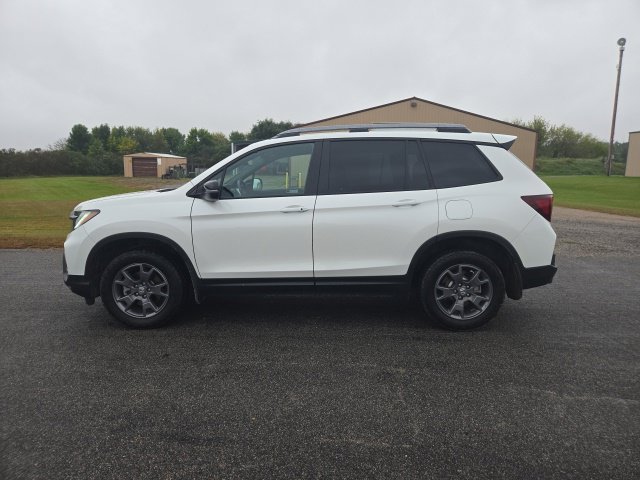 Used 2024 Honda Passport TrailSport image 3