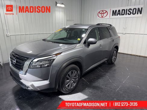 Used 2024 Nissan Pathfinder SV FWD image 1