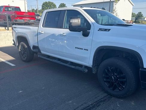 Used 2025 Chevrolet Silverado 2500 LT w/ Trail Boss Package AWD/4WD image 4