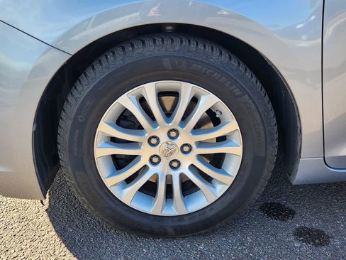 Used 2015 Toyota Sienna XLE image 29