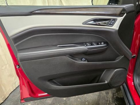 Used 2015 Cadillac SRX Luxury image 11