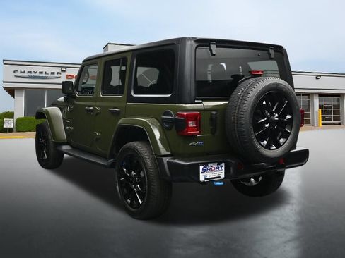 Used 2023 Jeep Wrangler Unlimited Sahara w/ Cold Weather Group AWD/4WD image 3