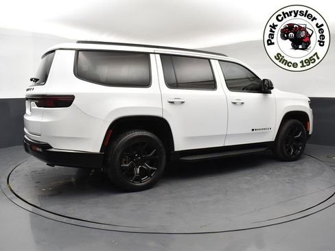 Used 2024 Jeep Wagoneer Series II image 3