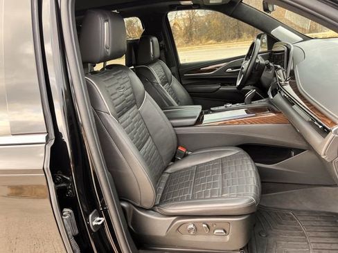 Used 2022 Cadillac Escalade ESV Premium Luxury Platinum image 26