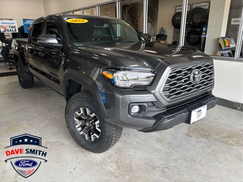 Used 2022 Toyota Tacoma TRD Off-Road w/ TRD Premium Off Road Package AWD/4WD image 9