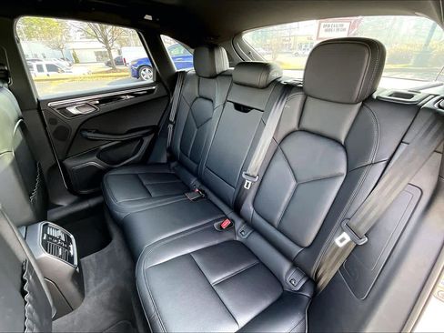 Used 2025 Porsche Macan image 22