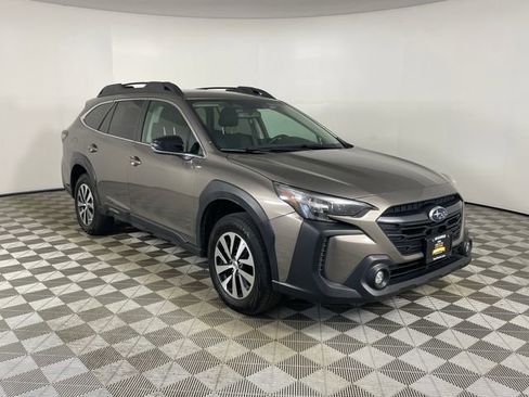 Used 2024 Subaru Outback Premium AWD/4WD image 17