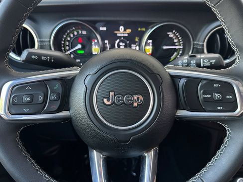 Used 2023 Jeep Wrangler Unlimited Sahara AWD/4WD image 10