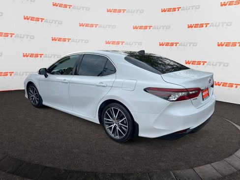 Used 2022 Toyota Camry XLE image 3