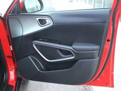 Used 2023 Kia Soul LX w/ LX Technology Package image 28