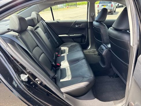 Used 2017 Honda Accord Touring image 10