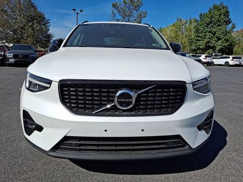 Used 2023 Volvo XC40 B5 Plus w/ Driver Assist Package AWD/4WD image 2