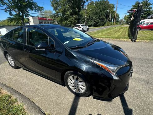 Used 2018 Toyota Prius Two w/ Prius Two Safety Plus Package FWD image 3