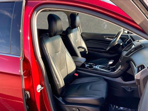 Used 2016 Ford Edge Titanium w/ Equipment Group 302A image 32