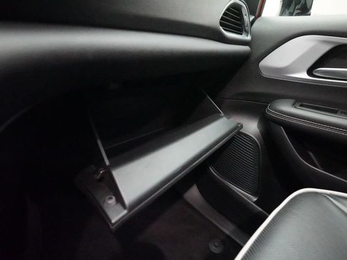Used 2025 Chrysler Pacifica Limited FWD image 30