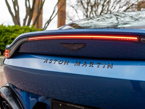 Used 2022 Aston Martin V8 Vantage Coupe image 8