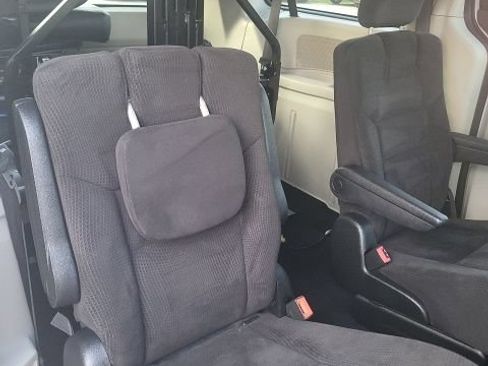 Used 2014 Dodge Grand Caravan SXT FWD image 15