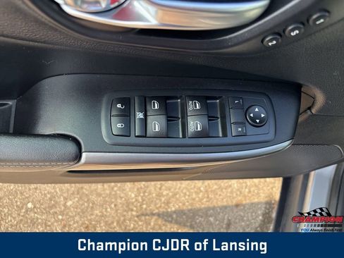 Used 2020 Jeep Cherokee Limited image 19