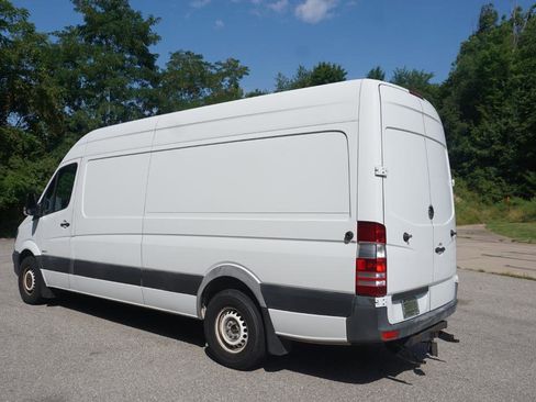 Used 2016 Freightliner Sprinter 2500 RWD image 3
