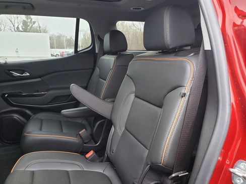 Used 2023 GMC Acadia AT4 w/ Technology Package image 8