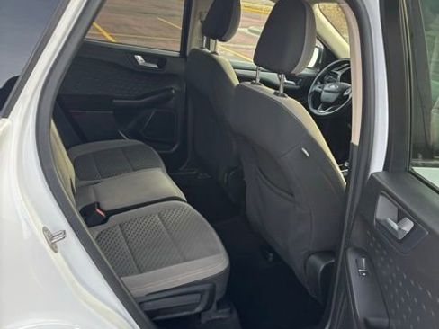 Used 2020 Ford Escape SE image 17