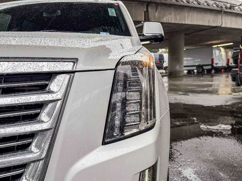 Used 2020 Cadillac Escalade ESV Platinum RWD image 9