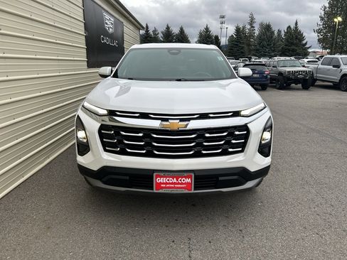 Used 2025 Chevrolet Equinox LT image 2
