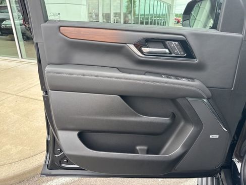 New 2026 GMC Yukon Denali w/ Denali Reserve Package AWD/4WD image 11
