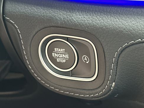 Certified 2025 Mercedes-Benz GLS 450 4MATIC image 33